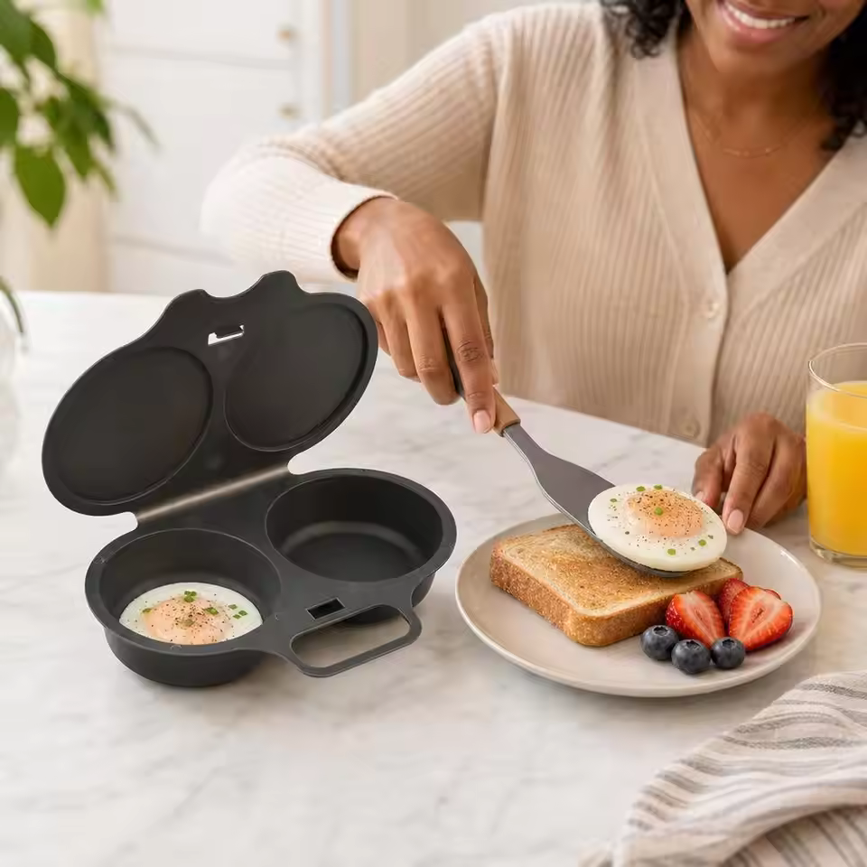 Eggora äggpochare vid frukostbordet